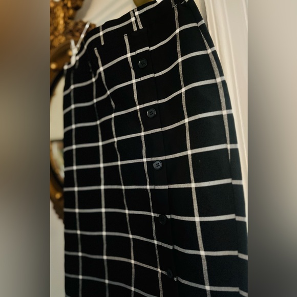 Black and White Checkered Skirt - Picture 3 of 6